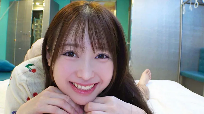 可愛すぎ！挑発誘惑してきたのに意外と初心！？笑顔でおっぱいを見せて誘惑し自ら生ハメ生中出し！誘惑生中アイドル級美少女ゆい 天馬ゆい 画像1